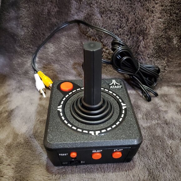Atari 2600 Joystick 10-in-1 Plug N Play TV Video Game JAKKS Pacific Works - Picture 1 of 13